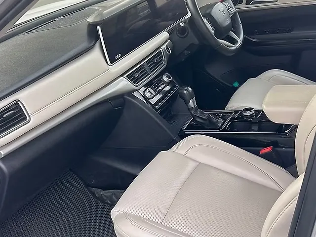 Used Mahindra Old Generation XUV700 AX 7 Diesel AT 7 STR [2023-2024] in Gurgaon
