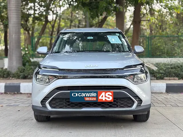 Used 2023 Kia Carens in Thane