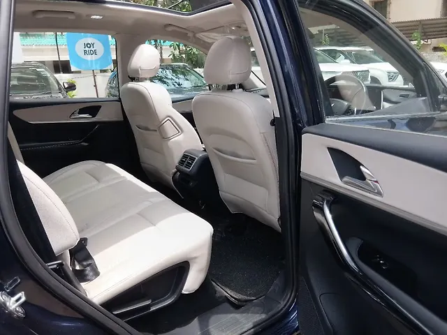 Used Mahindra XUV700 AX 7 Diesel AT AWD Luxury Pack 7 STR [2021] in Thane