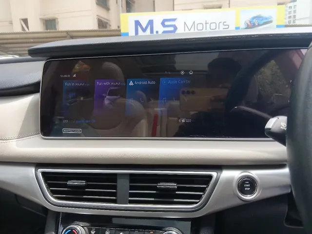 Used Mahindra XUV700 AX 7 Diesel AT AWD Luxury Pack 7 STR [2021] in Thane