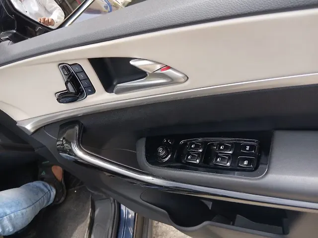 Used Mahindra XUV700 AX 7 Diesel AT AWD Luxury Pack 7 STR [2021] in Thane