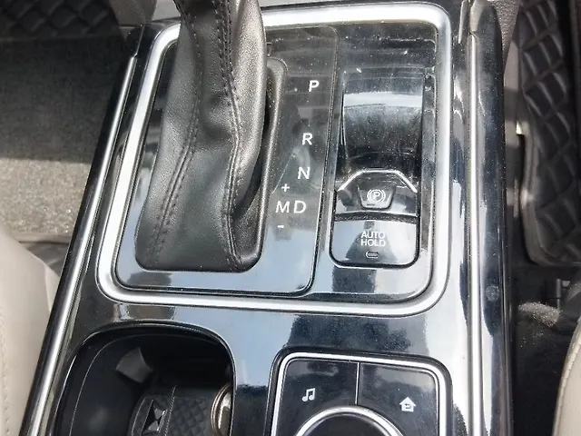 Used Mahindra XUV700 AX 7 Diesel AT AWD Luxury Pack 7 STR [2021] in Thane