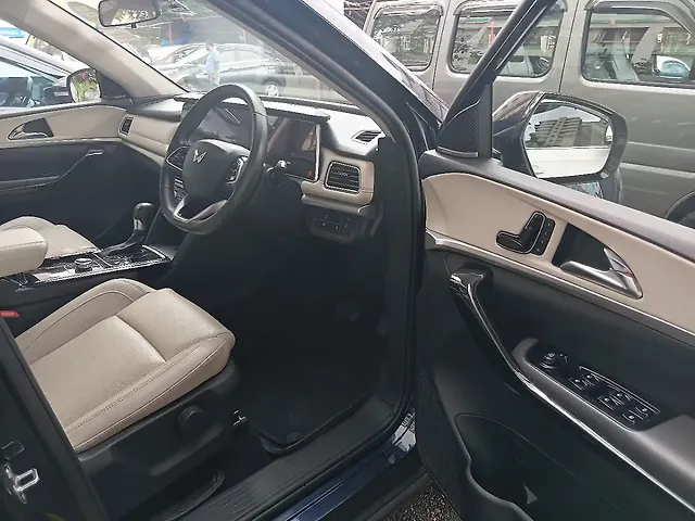 Used Mahindra XUV700 AX 7 Diesel AT AWD Luxury Pack 7 STR [2021] in Thane