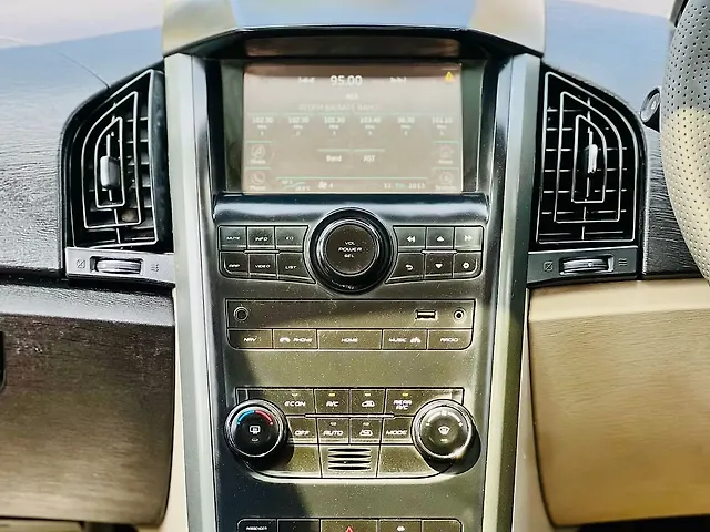 Used Mahindra XUV500 [2015-2018] W10 in Surat
