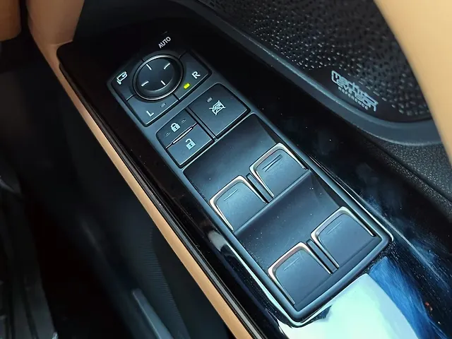 Used Lexus LX 500d with Ash Open Pore Sumi Black Trim in Delhi