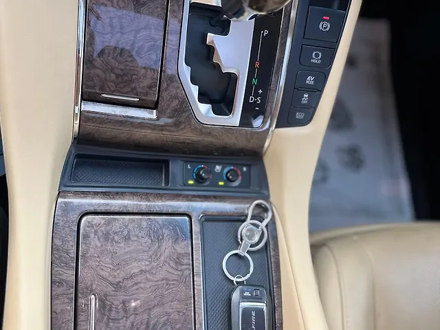 Used Toyota Vellfire VIP – Executive Lounge in Mumbai