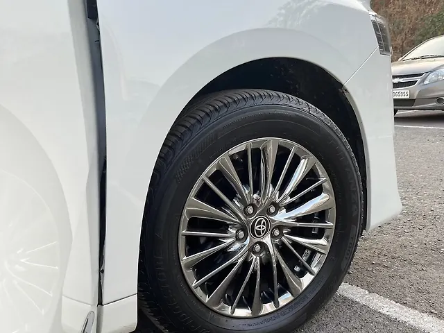 Used Toyota Vellfire VIP – Executive Lounge in Mumbai