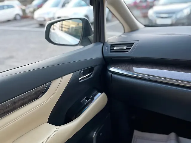 Used Toyota Vellfire VIP – Executive Lounge in Mumbai