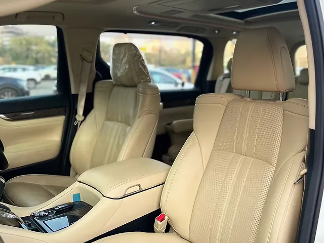 Used Toyota Vellfire VIP – Executive Lounge in Mumbai