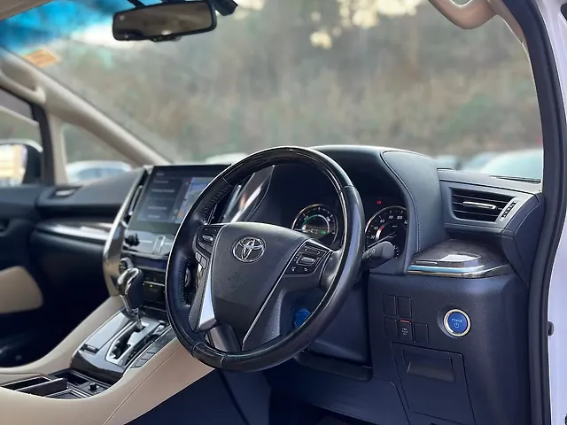 Used Toyota Vellfire VIP – Executive Lounge in Mumbai