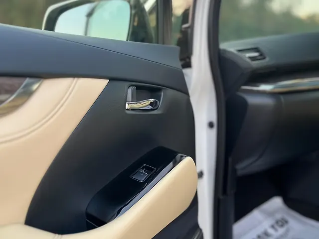 Used Toyota Vellfire VIP – Executive Lounge in Mumbai
