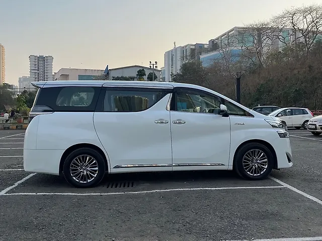 Used Toyota Vellfire VIP – Executive Lounge in Mumbai