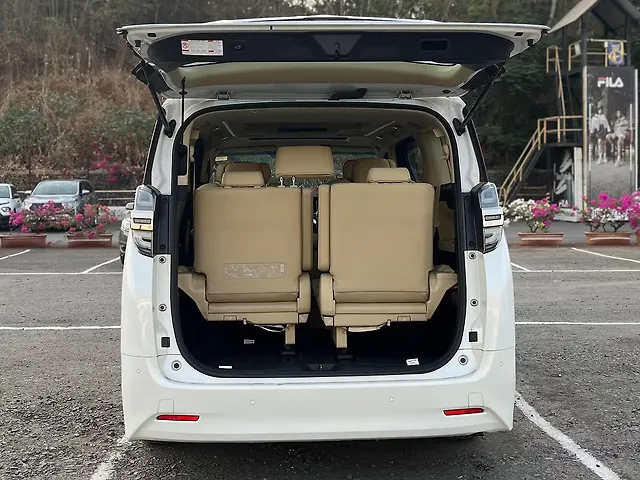 Used Toyota Vellfire VIP – Executive Lounge in Mumbai