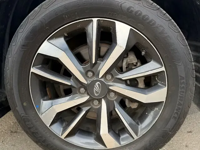 Used Mahindra XUV300 [2019-2024] 1.5 W8 (O) [2019-2020] in Surat