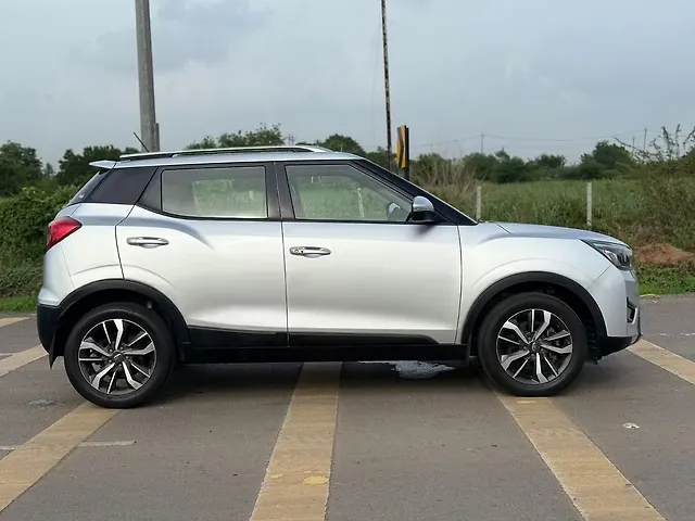 Used Mahindra XUV300 [2019-2024] 1.5 W8 (O) [2019-2020] in Surat