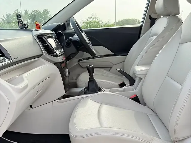 Used Mahindra XUV300 [2019-2024] 1.5 W8 (O) [2019-2020] in Surat