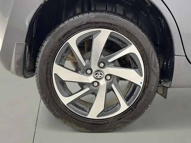Used Toyota Glanza V AMT [2022-2023] in Ahmedabad