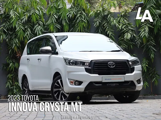 Used 2023 Toyota Innova Crysta in Kolkata