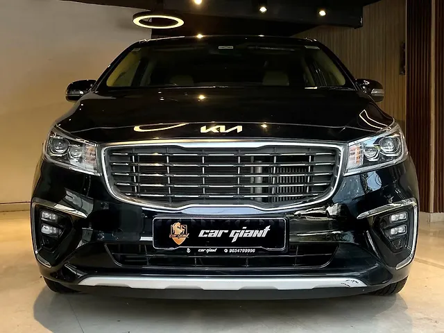 Used 2023 Kia Carnival in Delhi