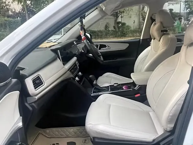 Used Mahindra XUV700 AX 7 Diesel  AT Luxury Pack 7 STR [2021] in Delhi