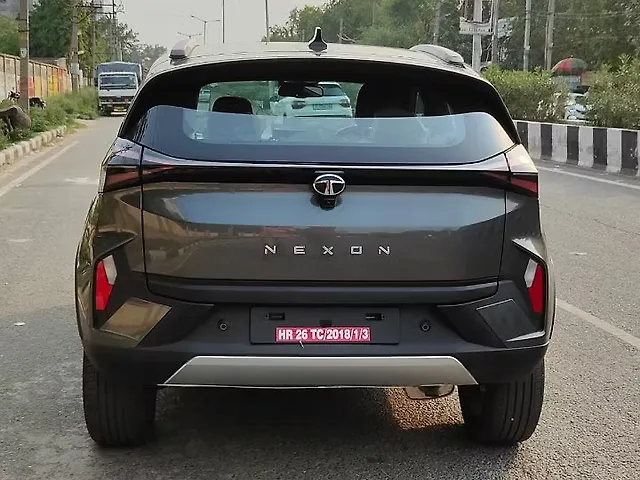 Used Tata Nexon Fearless Plus (S) 1.2 Petrol 6MT Dual Tone [2023-2025] in Delhi