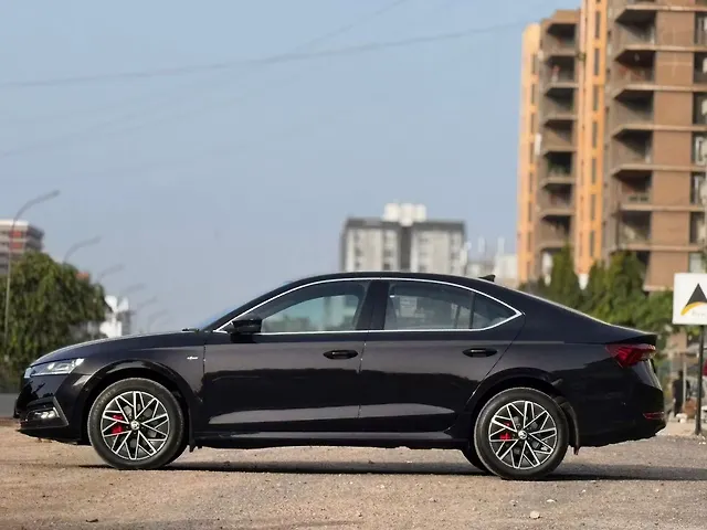 Used Skoda Octavia L&K 2.0 in Surat