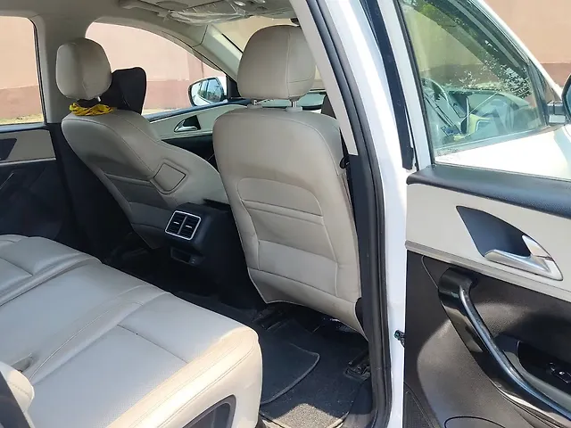 Used Mahindra XUV700 AX 7 Diesel MT Luxury Pack 7 STR [2021] in Lucknow