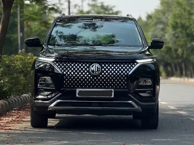 Used 2023 MG Hector Plus in Delhi