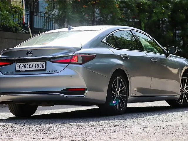 Used Lexus ES 300h Luxury in Delhi