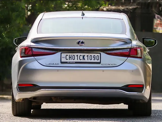Used Lexus ES 300h Luxury in Delhi