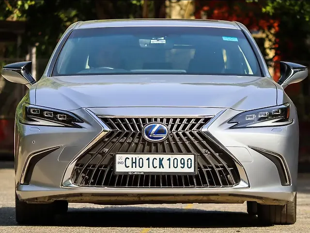 Used Lexus ES 300h Luxury in Delhi