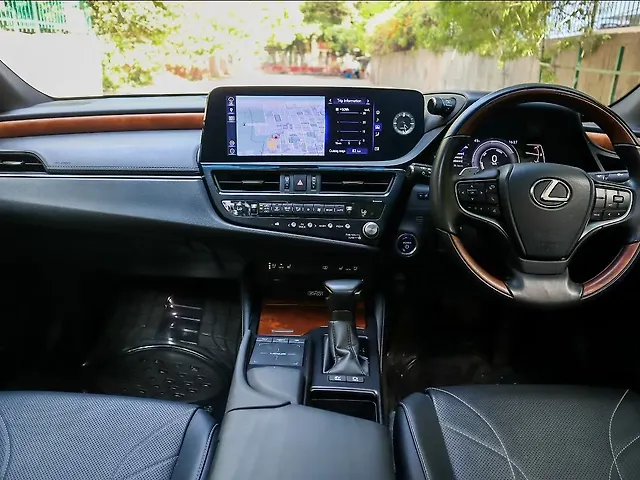 Used Lexus ES 300h Luxury in Delhi