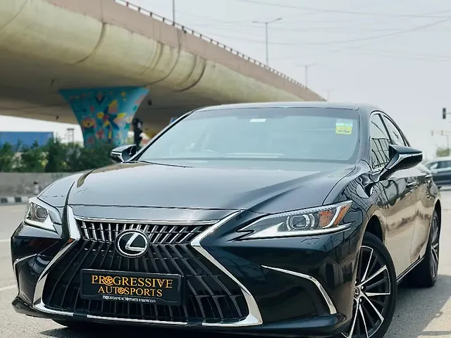 Used Lexus ES 300h Luxury in Delhi
