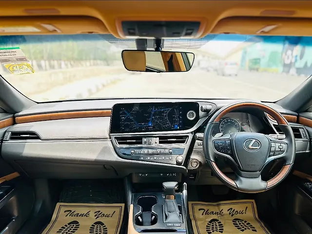 Used Lexus ES 300h Luxury in Delhi