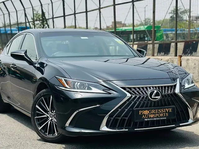 Used Lexus ES 300h Luxury in Delhi