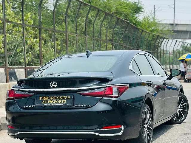 Used Lexus ES 300h Luxury in Delhi