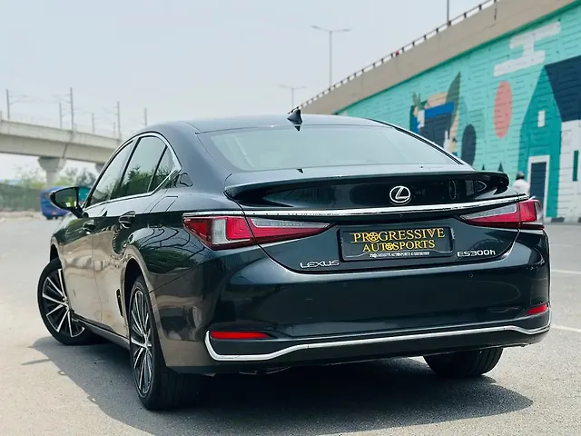 Used Lexus ES 300h Luxury in Delhi
