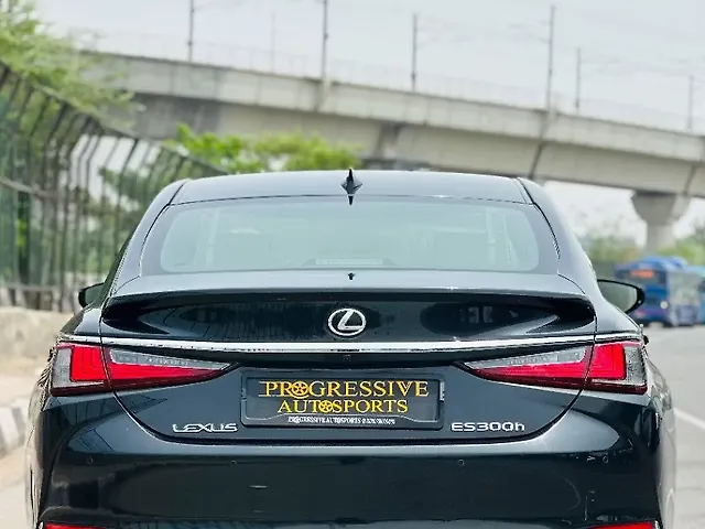 Used Lexus ES 300h Luxury in Delhi