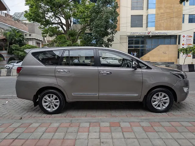 Used Toyota Innova Crysta [2016-2020] 2.4 V Diesel in Bangalore