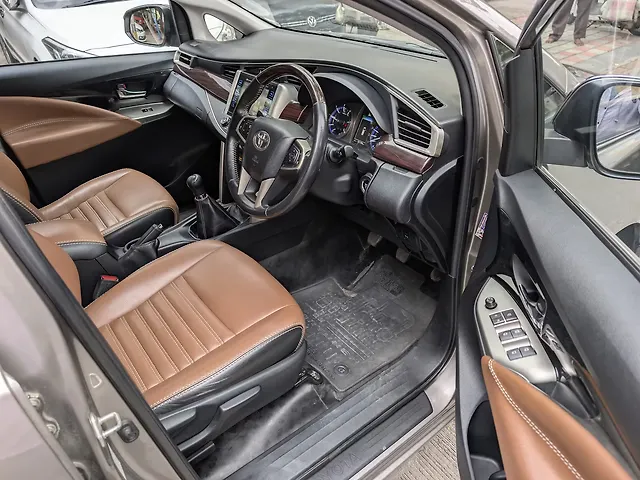 Used Toyota Innova Crysta [2016-2020] 2.4 V Diesel in Bangalore