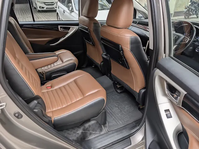 Used Toyota Innova Crysta [2016-2020] 2.4 V Diesel in Bangalore