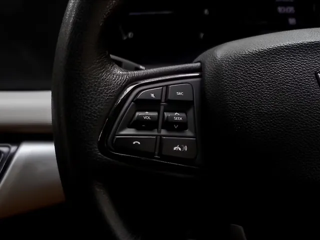 Used Mahindra XUV700 MX Petrol MT 5 STR [2021] in Delhi
