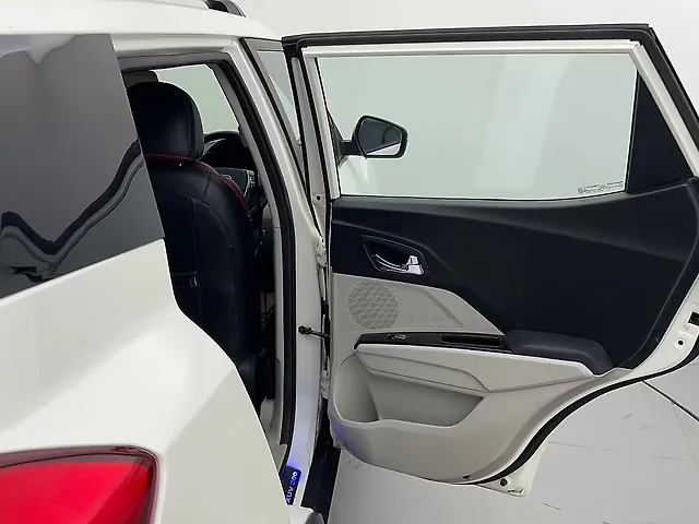Used Mahindra XUV300 [2019-2024] W8 1.5 Diesel [2020] in Ahmedabad