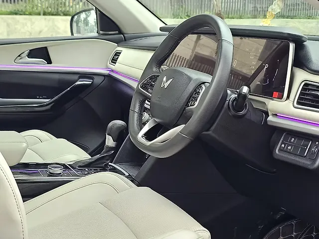 Used Mahindra XUV700 AX 7 Diesel  AT Luxury Pack 7 STR [2021] in Thane