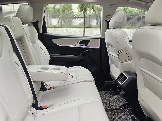 Used Mahindra XUV700 AX 7 Diesel  AT Luxury Pack 7 STR [2021] in Thane