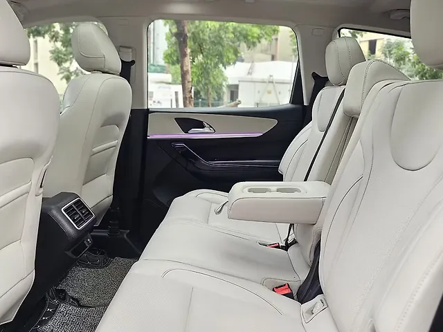 Used Mahindra XUV700 AX 7 Diesel  AT Luxury Pack 7 STR [2021] in Thane