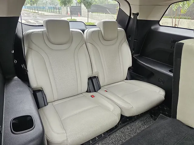 Used Mahindra XUV700 AX 7 Diesel  AT Luxury Pack 7 STR [2021] in Thane