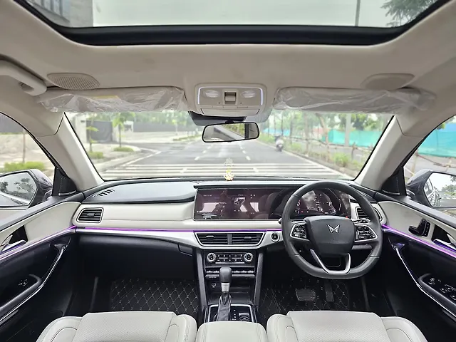 Used Mahindra XUV700 AX 7 Diesel  AT Luxury Pack 7 STR [2021] in Thane