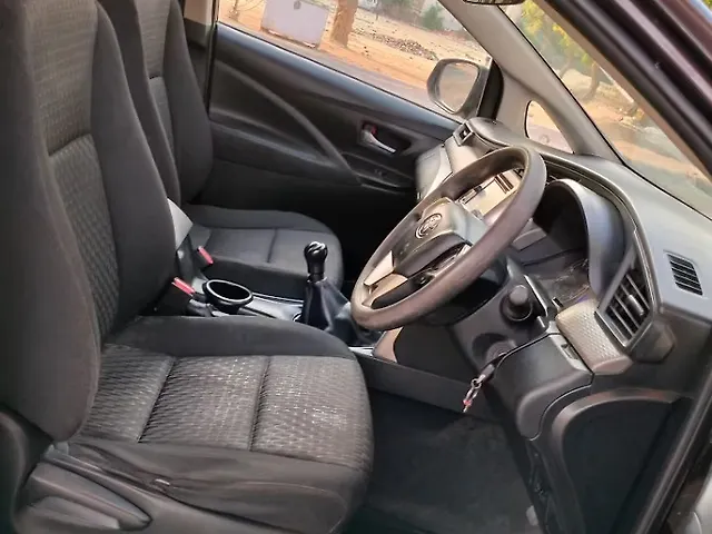 Used Toyota Innova Crysta [2016-2020] 2.4 G 8 STR [2016-2017] in Kanpur
