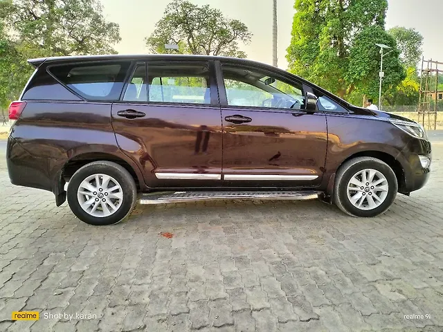 Used Toyota Innova Crysta [2016-2020] 2.4 G 8 STR [2016-2017] in Kanpur